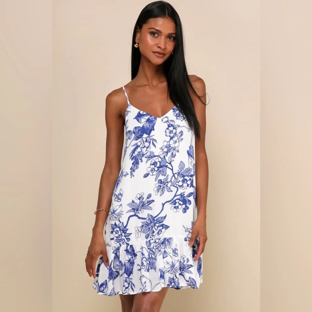 NWT Lulus Garden Bloom Blue and White Floral Print Ruffled Shift Dress sz Medium - Picture 15 of 15